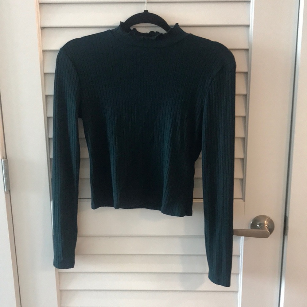 Green crop mock turtleneck